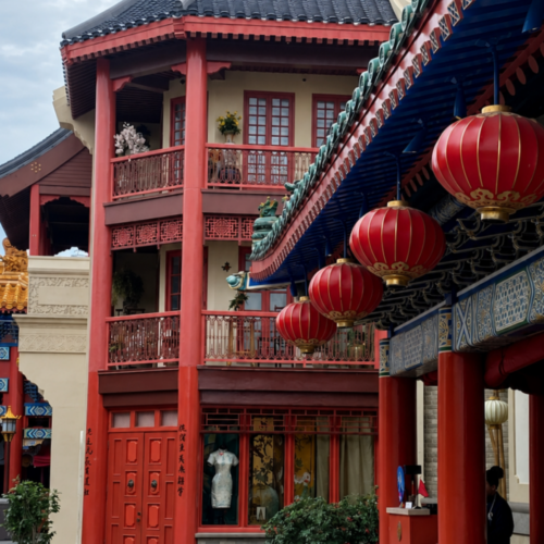 Traditional Chinese-inspired architecture in Glodok Jakarta featuring red lanterns, ornate wooden facades, and heritage-style buildings in Jakarta’s historic Chinatown district.