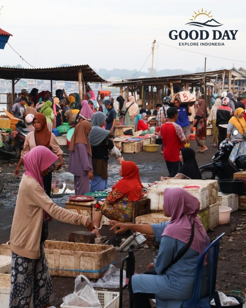 Traditional fish market activity at Tanjung Luar Harbor in Lombok, Indonesia, where local fishermen, seafood traders, and residents gather to buy and sell freshly caught fish. The bustling harbor market showcases authentic coastal life, local culture, and Lombok’s vibrant fishing industry.