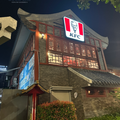 KFC Pantjoran PIK Jakarta at night featuring traditional Chinese-inspired architecture, illuminated signage, and elegant East Asian design elements in the vibrant Pantai Indah Kapuk lifestyle district.