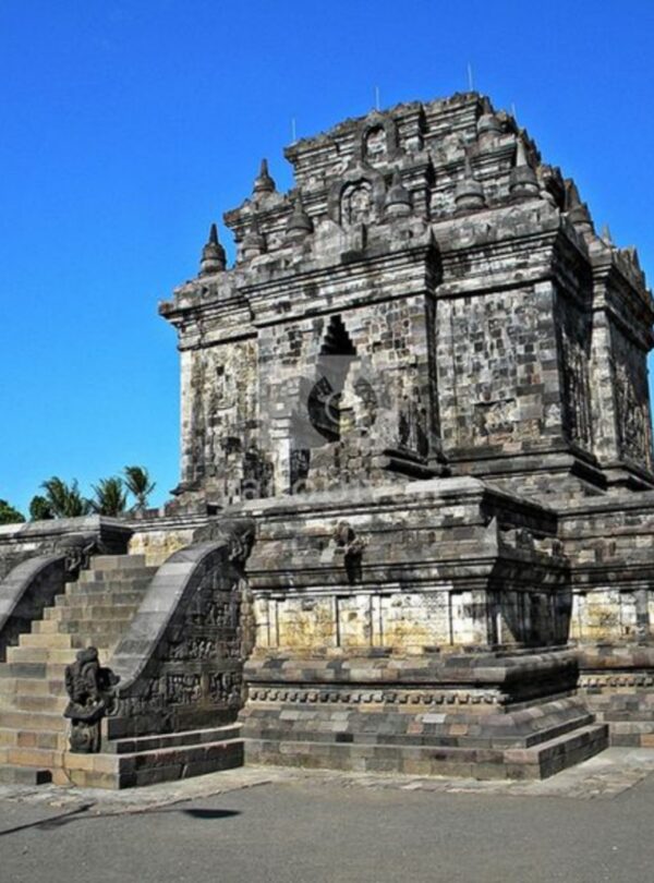 Candi Mendut, an ancient Buddhist temple in Magelang near Yogyakarta, Indonesia, featuring impressive stone architecture, detailed carvings, and a grand staircase under a clear blue sky. The historic temple is one of Central Java’s most important cultural and religious landmarks.