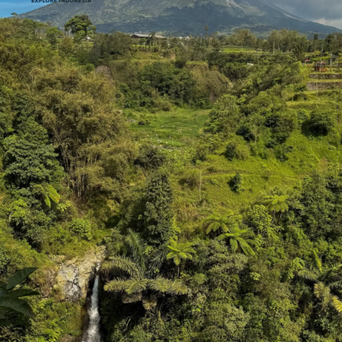 Panoramic view of Kedung Kayang Waterfall and Mount Merapi near Selogriyo Temple, featuring a lush green valley, tropical forest, and one of the most breathtaking natural landscapes in Central Java, Indonesia.