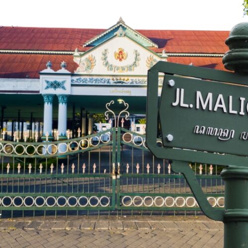 Malioboro Street in Yogyakarta with traditional Javanese architecture during Good Day’s Yogyakarta Cultural & Culinary Day Tour