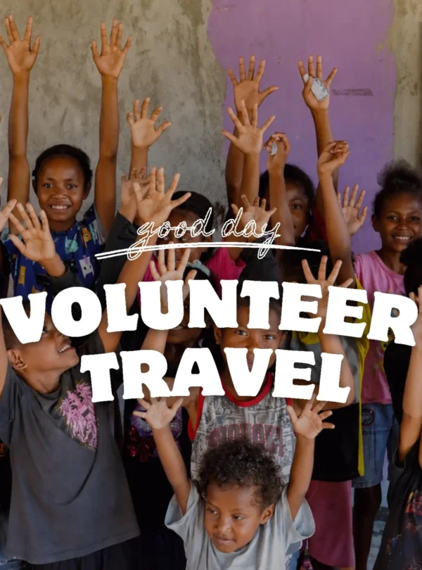 Good Day Volunteer Travel in Indonesia Budget travelers enjoying an affordable backpacking adventure with Good Day in Indonesia, exploring nature, culture, and local experiences on a low-cost travel itinerary.