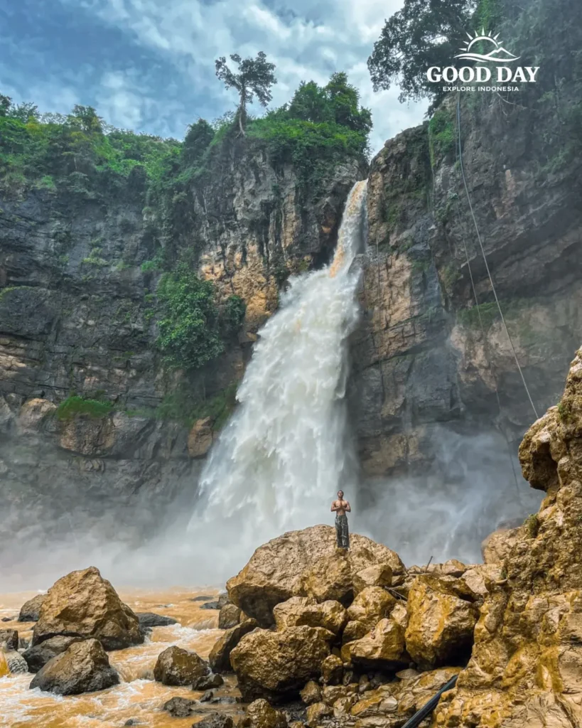 Travelers exploring Geopark Ciletuh in West Java on a one-day trip from Jakarta with Good Day Tour, featuring spectacular waterfalls, rainforest, cliffs, and UNESCO Global Geopark landscapes.