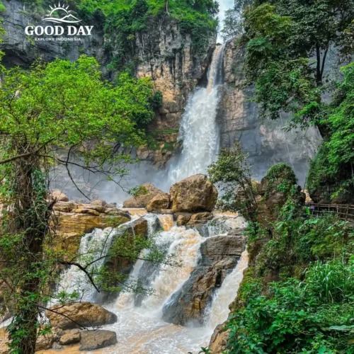 Travelers exploring Geopark Ciletuh in West Java on a one-day trip from Jakarta with Good Day Tour, featuring spectacular waterfalls, rainforest, cliffs, and UNESCO Global Geopark landscapes.