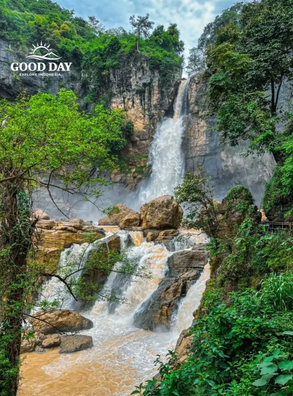 Travelers exploring Geopark Ciletuh in West Java on a one-day trip from Jakarta with Good Day Tour, featuring spectacular waterfalls, rainforest, cliffs, and UNESCO Global Geopark landscapes.