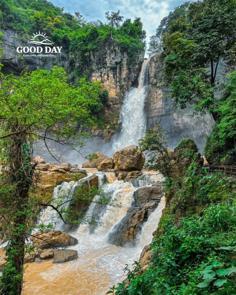 Travelers exploring Geopark Ciletuh in West Java on a one-day trip from Jakarta with Good Day Tour, featuring spectacular waterfalls, rainforest, cliffs, and UNESCO Global Geopark landscapes.
